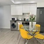 Golden Luxury Apartment
